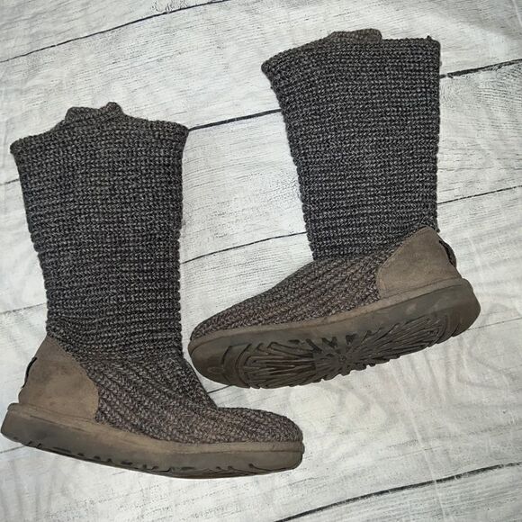 UGG Classic Cardy Gray Crochet Button Boots Sweater sz 2 Girls Kids - Picture 2 of 8